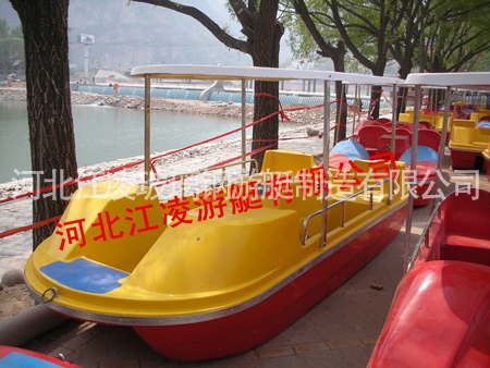 四人高位腳踏船