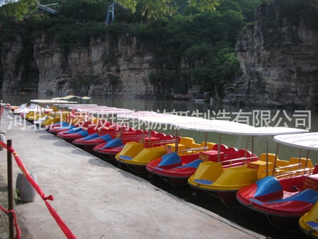 四人高位腳踏船